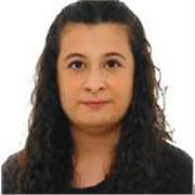 Profesora de ingles imparte clases a niños de todas las edades